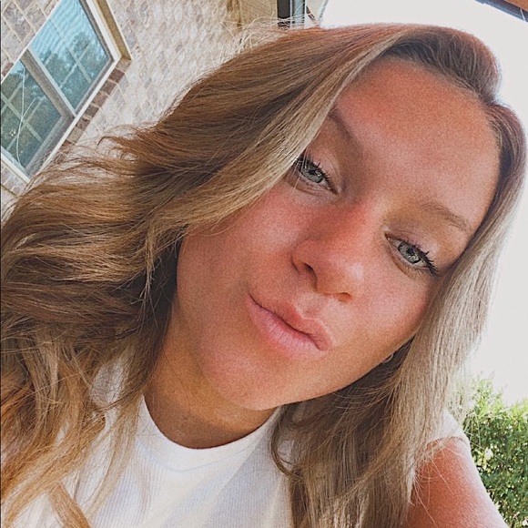 Meet your Posher, Hannah - Picture 1 of 1